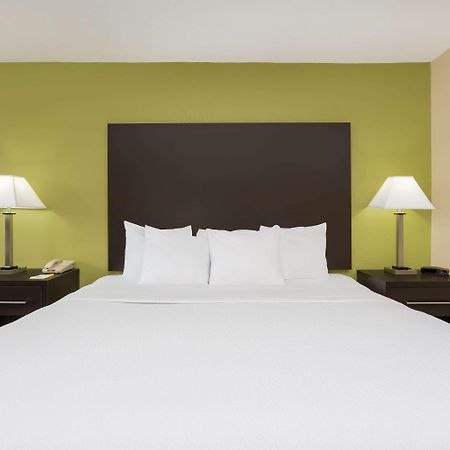 Days Inn By Wyndham Asheville/Mall Екстер'єр фото