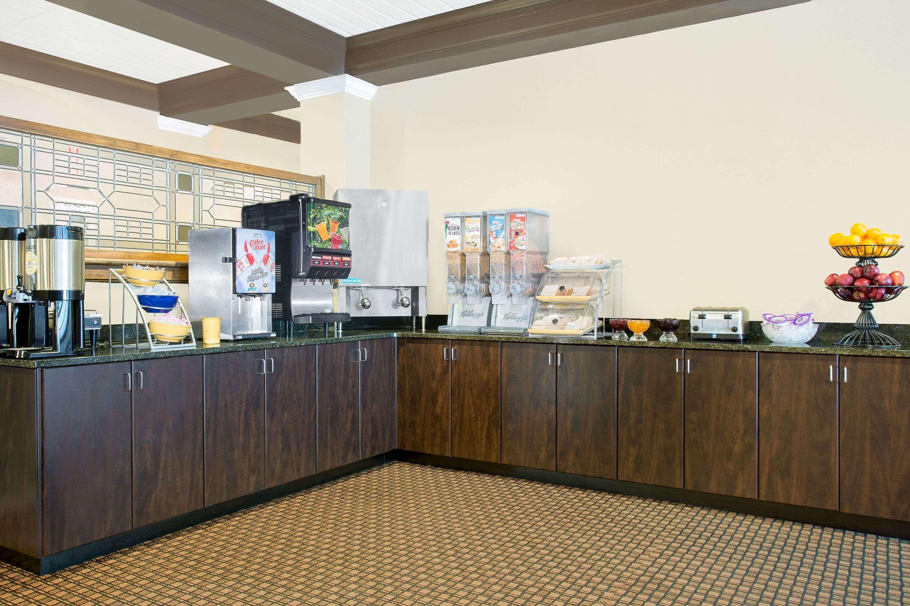 Days Inn By Wyndham Asheville/Mall Екстер'єр фото